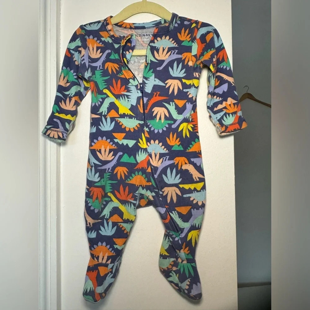 Baby bundle Old Navy Pijama, Gymboree‎ button onesie, bambino pajama 3/6 months - Picture 2 of 8